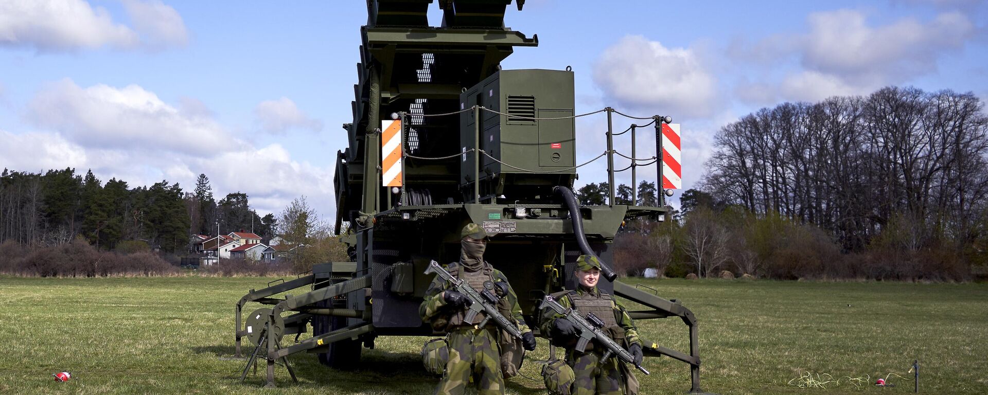 Soldados suecos participam de apresentação militar do sistema de mísseis de defesa antiaérea Patriot de médio alcance, em Estocolmo, Suécia, em 30 de abril de 2023 - Sputnik Brasil, 1920, 24.09.2023