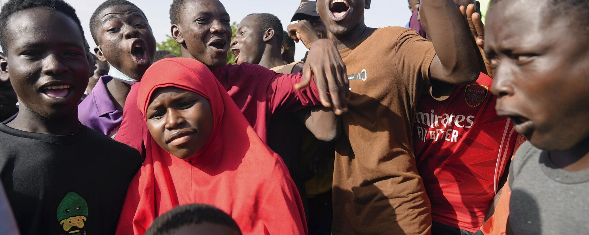 Jovens se reúnem para registrarem-se como voluntários para lutar pelo país no âmbito de uma iniciativa de voluntariado, em Niamey, Níger, 19 de agosto de 2023 - Sputnik Brasil, 1920, 25.09.2023