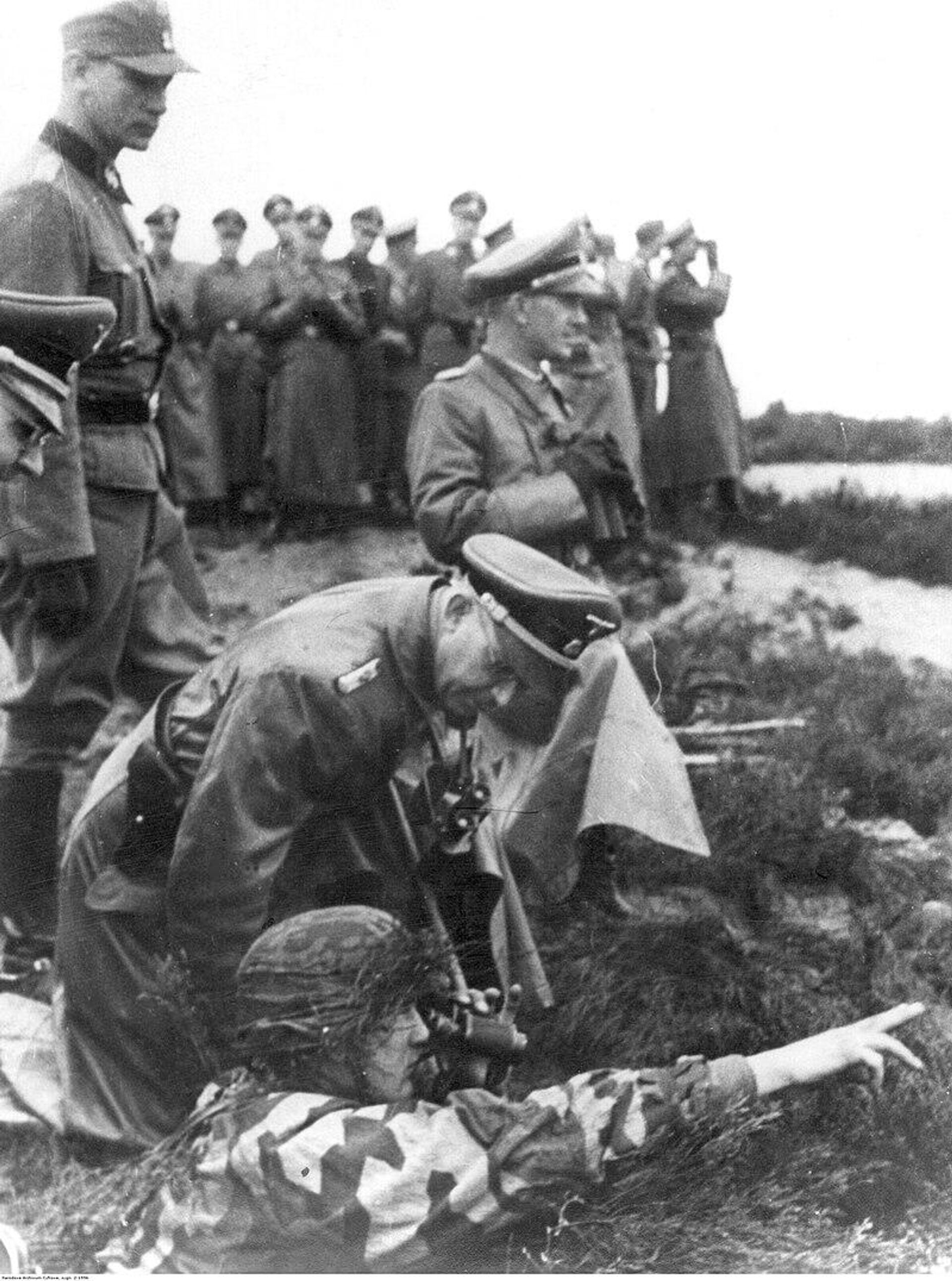Reichsführer Heinrich Himmler visita a 14ª Divisão de Granadeiros da Waffen SS Galícia - Sputnik Brasil, 1920, 25.09.2023