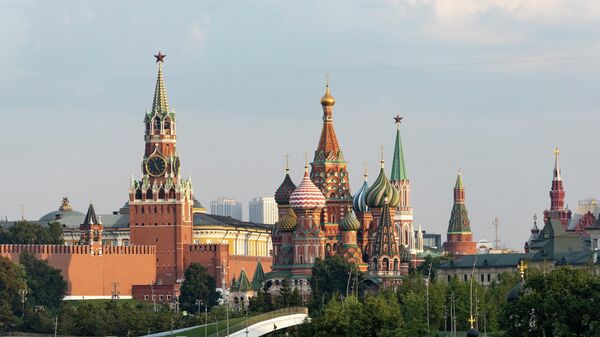 Vista do Kremlin com a Torre Spasskaya e a Catedral de São Basílio em Moscou, Rússia - Sputnik Brasil
