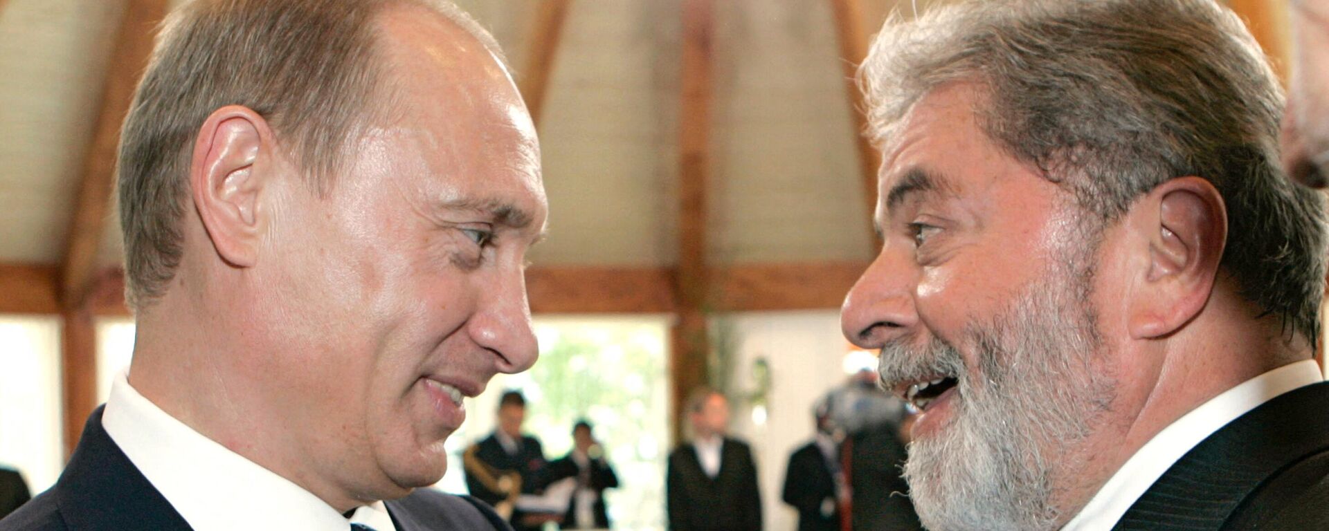 Lula conversa com Putin sobre conflitos no Oriente Médio e na