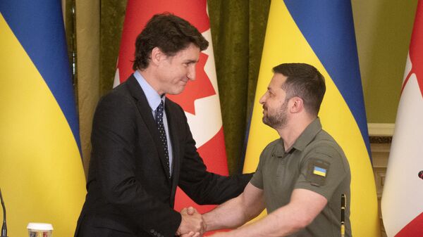 Encontro entre o presidente da Ucrânia, Vladimir Zelensky (à direita), e o primeiro-ministro do Canadá, Justin Trudeau, para alavancar relações diplomáticas entre os países. Índia, 10 de junho de 2023 - Sputnik Brasil
