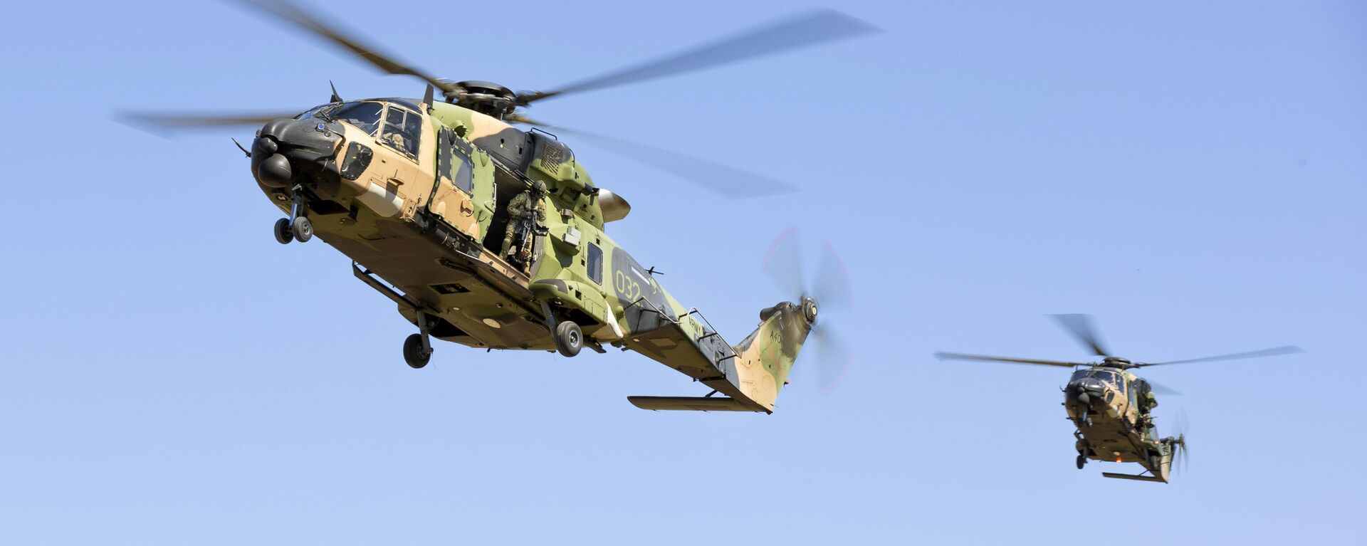 Helicópteros Taipan MRH-90 do Exército australiano se preparam para aterrissar na Área de Treinamento de Campo de Townsville, Townsville, Queensland, Austrália, 10 de maio de 2023 - Sputnik Brasil, 1920, 15.01.2024