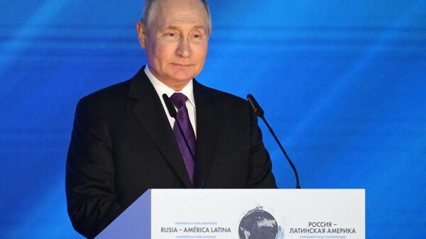 Vladimir Putin, presidente russo, participa da abertura da Conferência Parlamentar Internacional Rússia-América Latina em Moscou, Rússia, 29 de setembro de 2023 - Sputnik Brasil