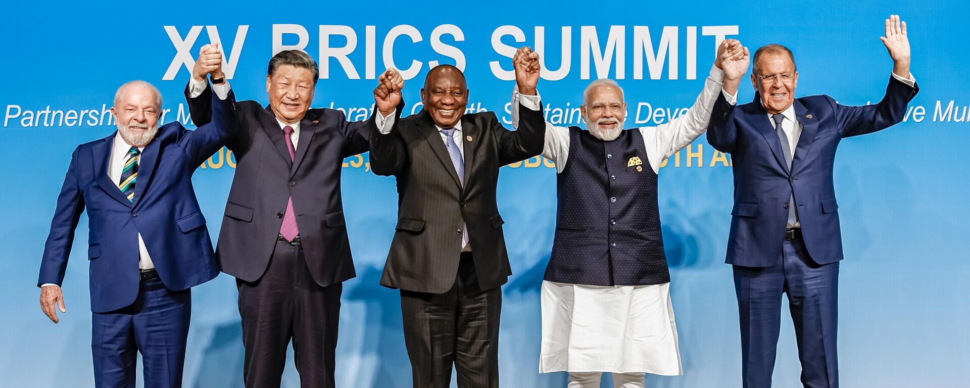 Da esquerda para a direita: presidentes Luiz Inácio Lula da Silva (Brasil), Xi Jinping (China), e Cyril Ramaphosa (África do Sul); o primeiro-ministro da Índia, Narendra Modi; e o ministro das Relações Exteriores da Rússia, Sergei Lavrov, durante cúpula do BRICS na África do Sul. Joanesburgo, 23 de agosto de 2023 - Sputnik Brasil, 1920, 03.11.2023