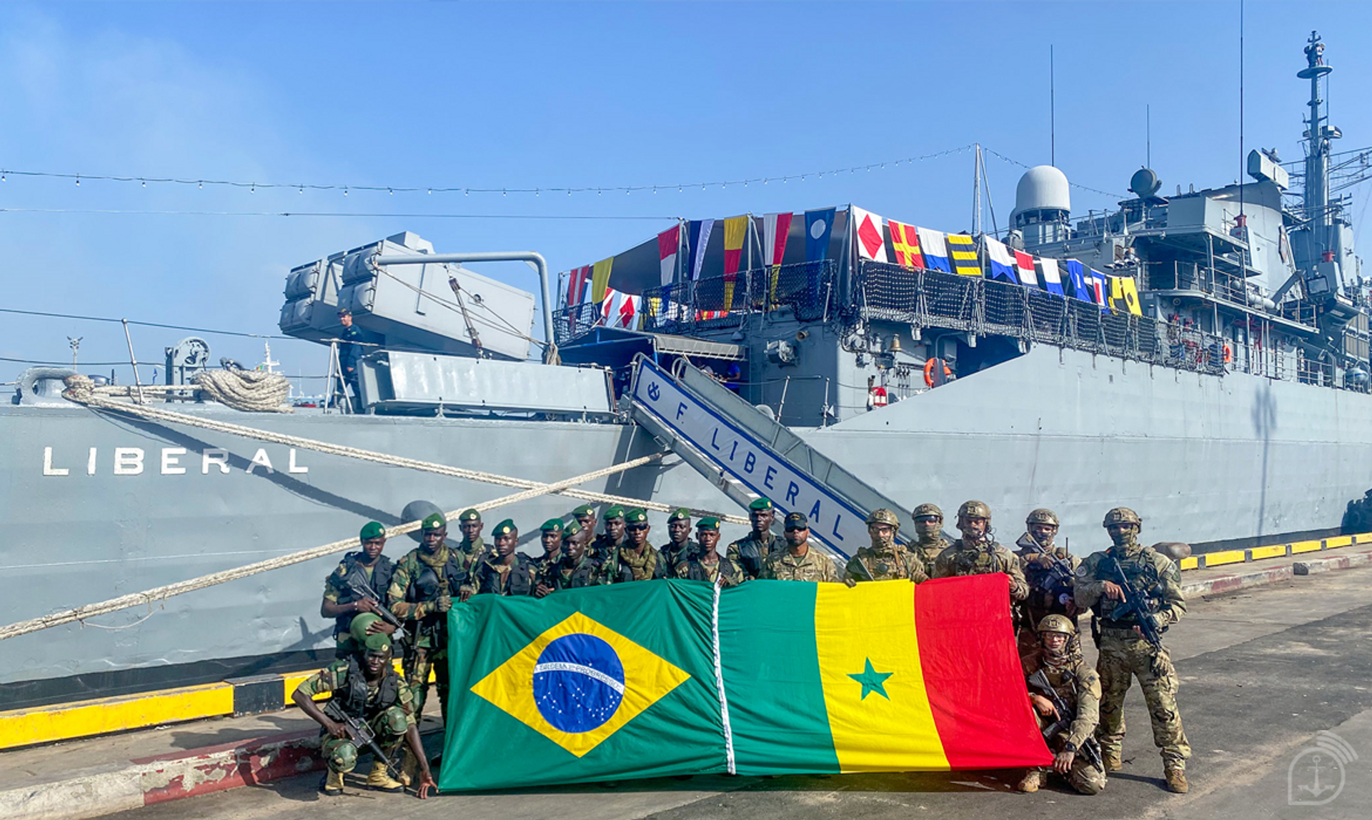 Fragata Liberal da Marinha do Brasil realiza visita ao porto de Dacar, no Senegal, 23 de setembro 2023 - Sputnik Brasil, 1920, 04.04.2024