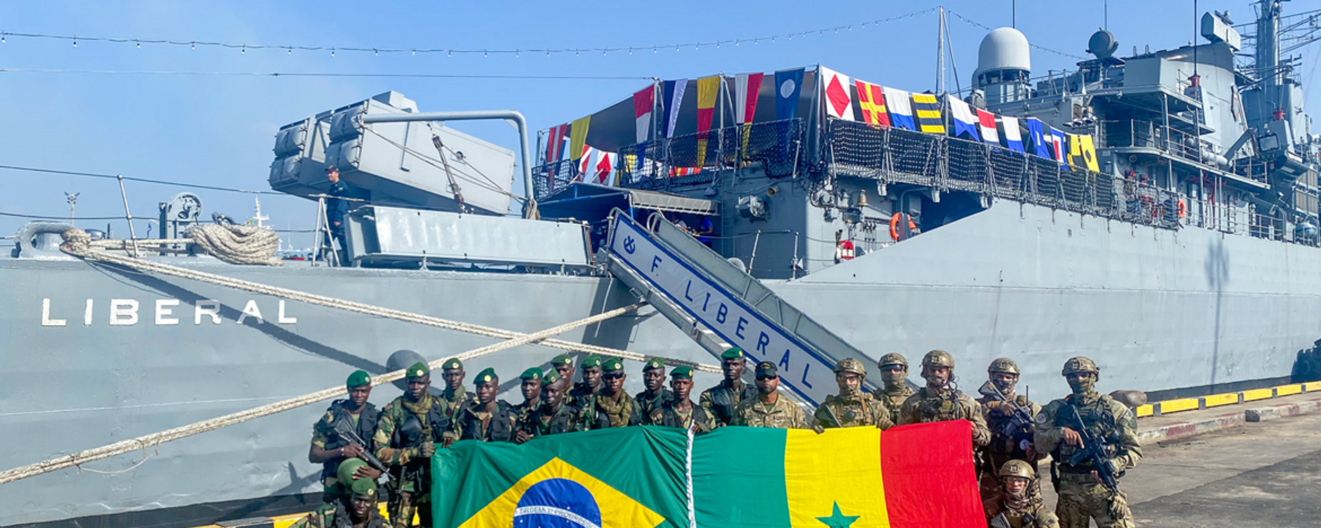 Fragata Liberal da Marinha do Brasil realiza visita ao porto de Dacar, no Senegal, 23 de setembro 2023 - Sputnik Brasil, 1920, 30.09.2023