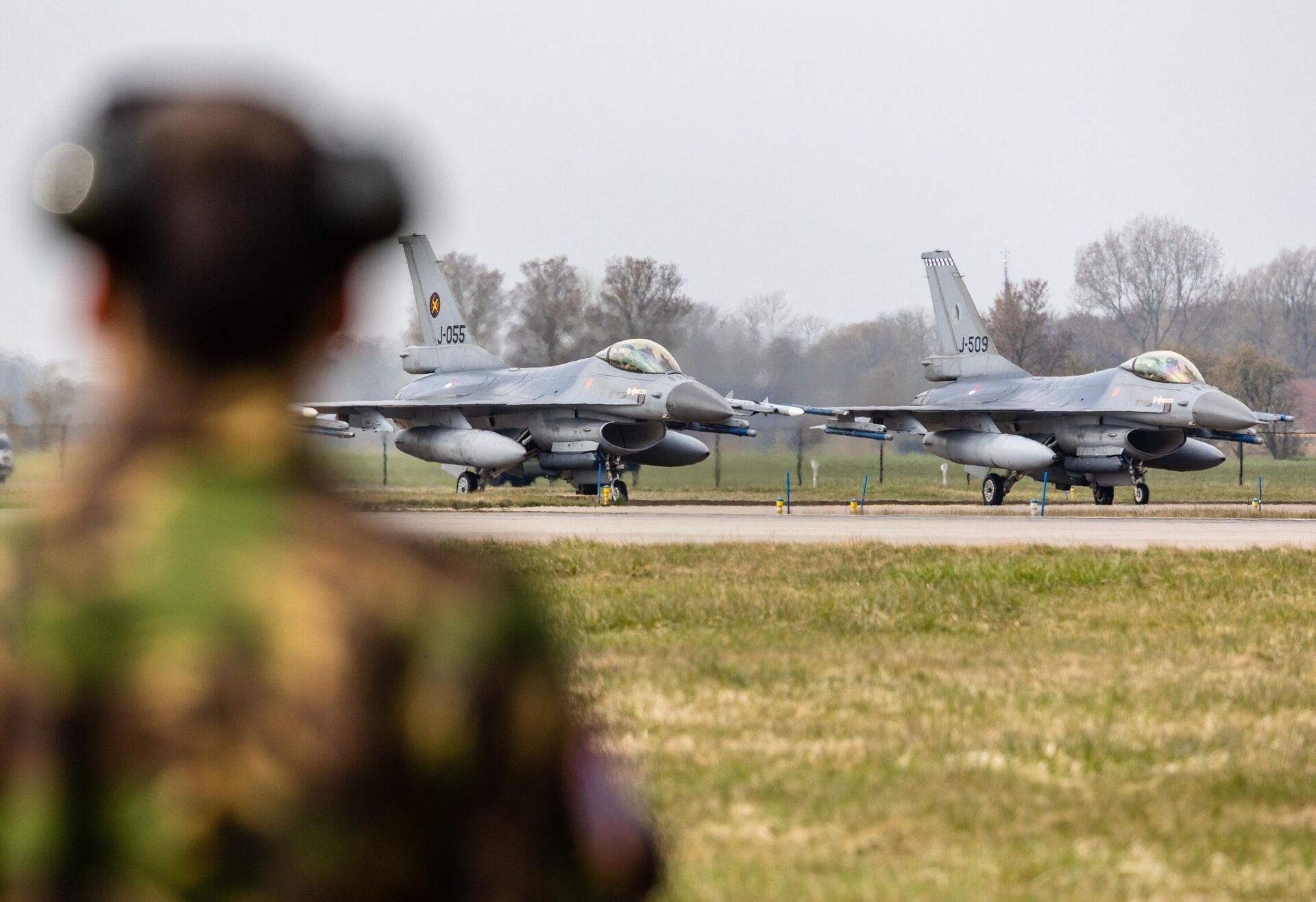 Caças F-16 durante o exercício da força aérea internacional da OTAN Frisian Flag, na base aérea de Leeuwarden. Países Baixos, 28 de março de 2022 - Sputnik Brasil, 1920, 25.10.2023