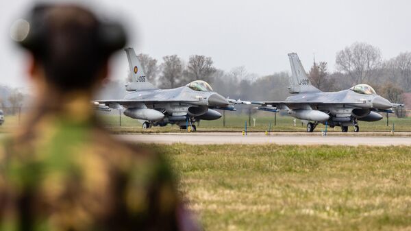 Caças F-16 durante o exercício da força aérea internacional da OTAN Frisian Flag, na base aérea de Leeuwarden. Países Baixos, 28 de março de 2022 - Sputnik Brasil