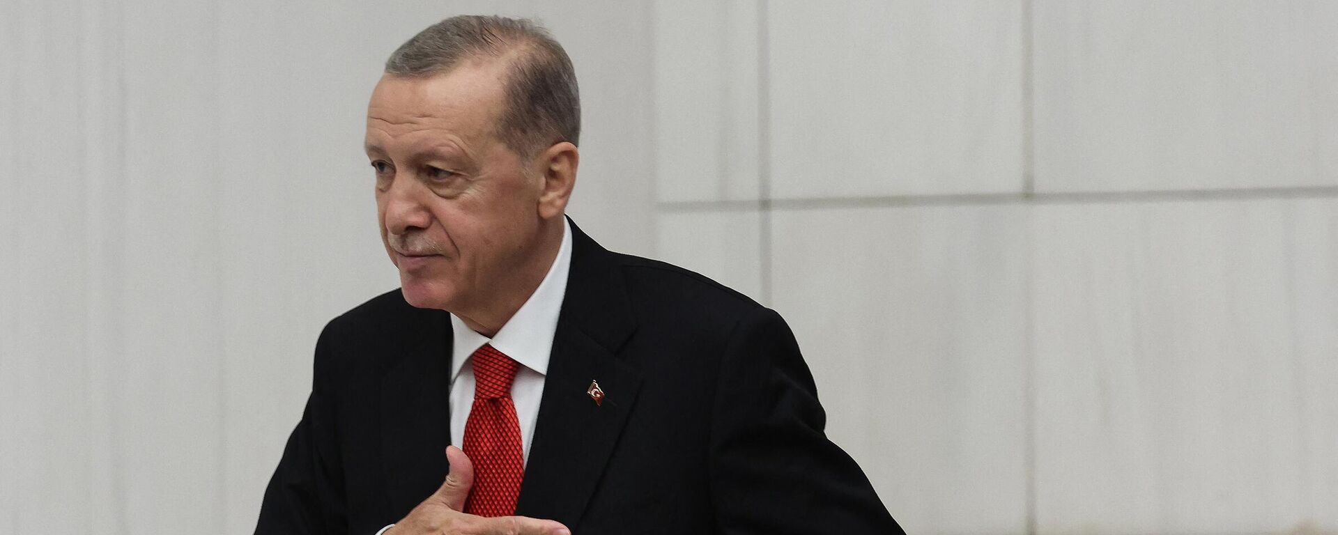 O presidente turco, Recep Tayyip Erdogan, gesticula ao fazer um discurso na abertura do 28º mandato, 2º ano legislativo da Grande Assembleia Nacional turca, em Ancara, 1º de outubro de 2023 - Sputnik Brasil, 1920, 01.10.2023