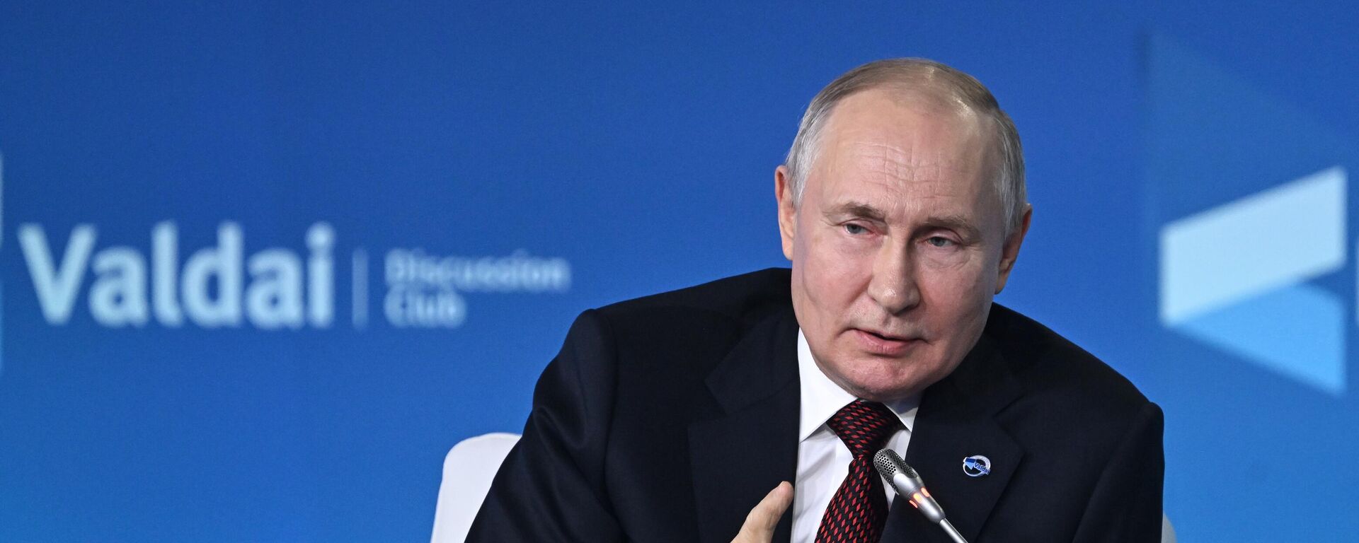O presidente russo, Vladimir Putin, discursa na sessão plenária da 20ª reunião anual do Clube Valdai de Discussões Internacionais, em 5 de outubro de 2023 - Sputnik Brasil, 1920, 05.10.2023