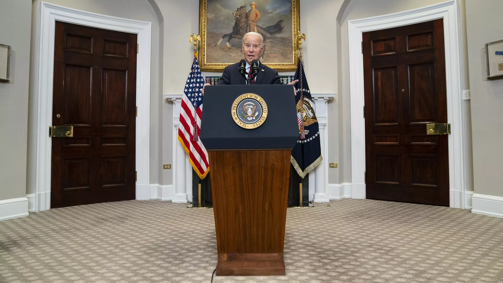 O presidente Joe Biden faz comentários sobre o perdão de dívidas de empréstimos estudantis, na Sala Roosevelt da Casa Branca, 4 de outubro de 2023 - Sputnik Brasil, 1920, 05.10.2023