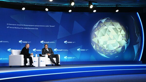 Vladimir Putin, presidente russo, responde às perguntas no Clube Valdai de Discussões Internacionais em Sochi, Rússia, 5 de outubro de 2023 - Sputnik Brasil