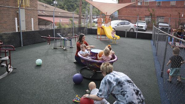 Playground em creche americana em Williamson, na Virgínia. Estados Unidos, 25 de setembro de 2023 - Sputnik Brasil