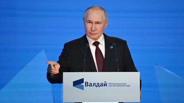 O presidente russo, Vladimir Putin, durante discurso no evento Clube Valdai de Discussões Internacionais. Sochi, Rússia, 5 de outubro de 2023 - Sputnik Brasil