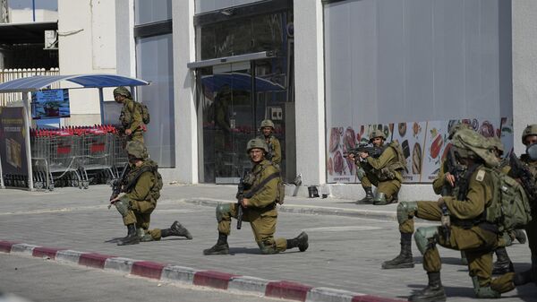 Soldados israelenses em Sderot, Israel, em 7 de outubro de 2023 - Sputnik Brasil