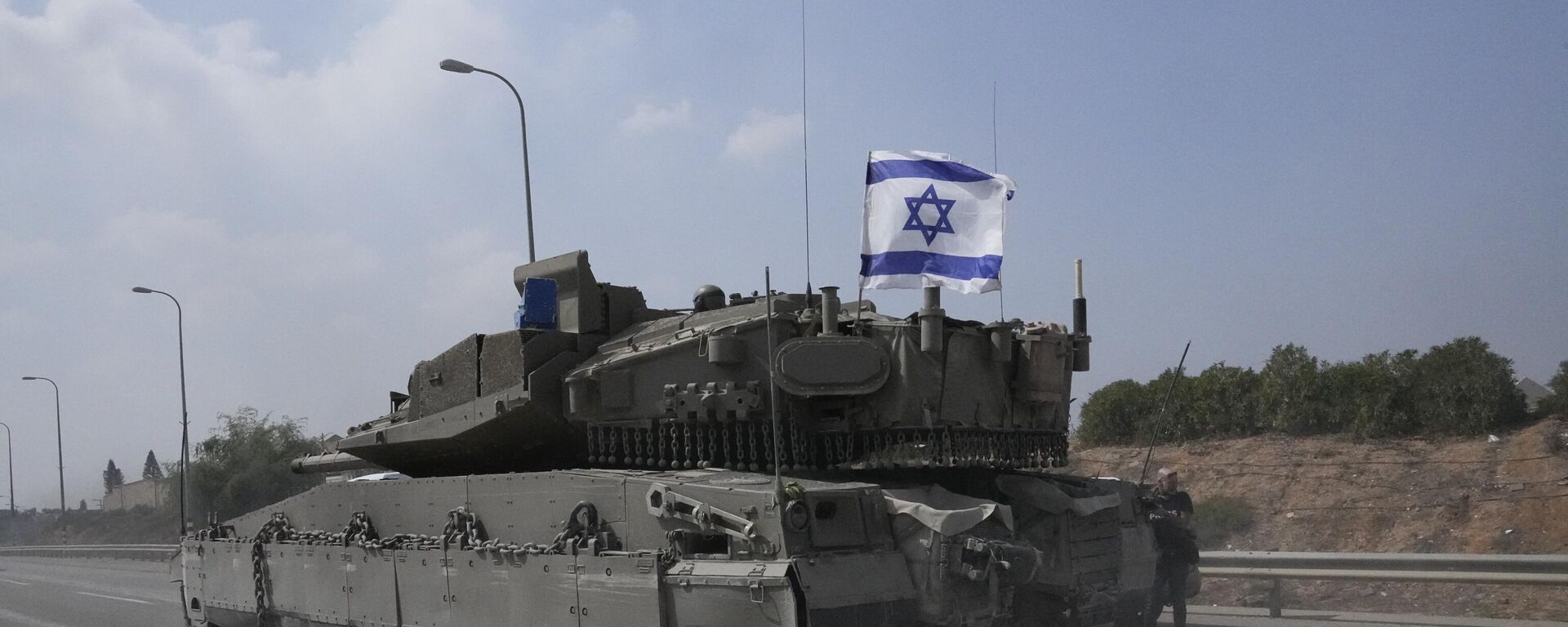 Tanque israelense perto de Sderot, Israel, em 8 de outubro de 2023 - Sputnik Brasil, 1920, 08.10.2023