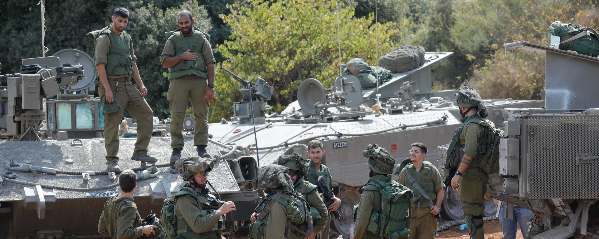 Soldados israelenses tomam posição no norte de Israel, perto da fronteira com o Líbano, 9 de outubro de 2023 - Sputnik Brasil, 1920, 10.10.2023