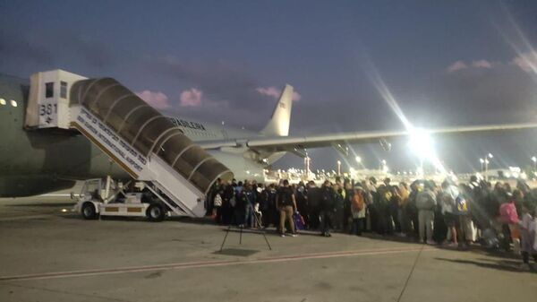 Avião da Força Aérea Brasileira (FAB) resgata brasileiros em Tel Aviv. Israel, 10 de outubro de 2023 - Sputnik Brasil