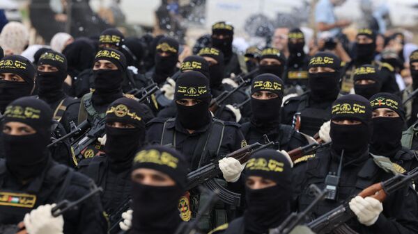 Militantes palestinos do movimento Jihad Islâmica participam de um desfile militar anti-Israel que marca o 36º aniversário da fundação do movimento. Cidade de Gaza, 4 de outubro de 2023 - Sputnik Brasil