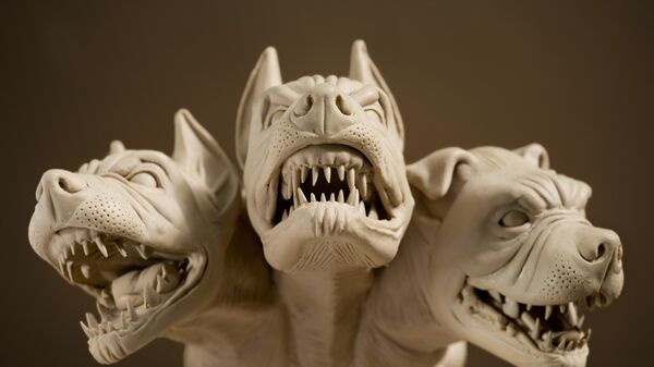  Monstruoso cão de três cabeças, conhecido como Cérbero - Sputnik Brasil