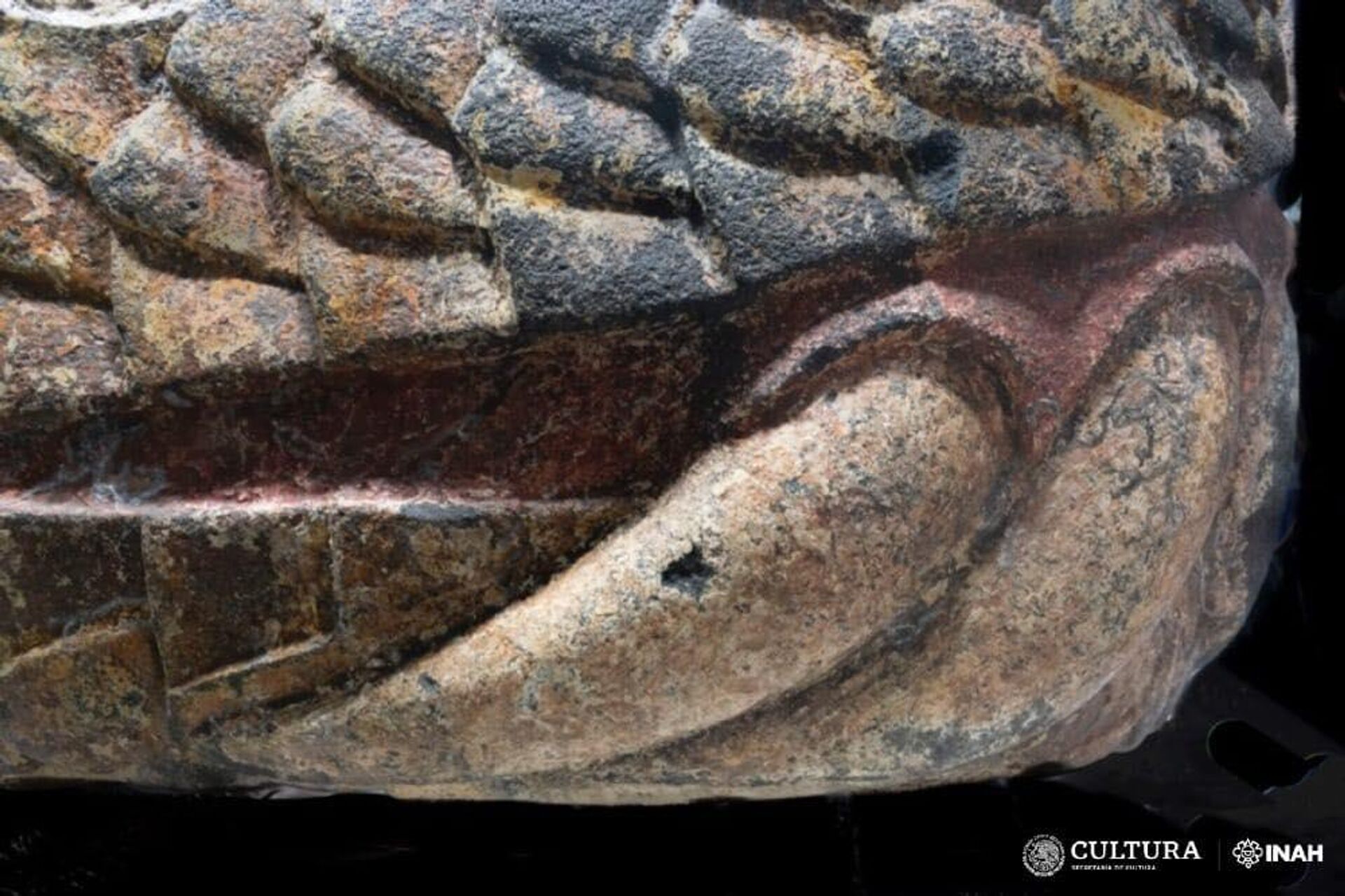 Escultura de serpente asteca colorida é desenterrada bem no centro na Cidade do México  - Sputnik Brasil, 1920, 12.10.2023