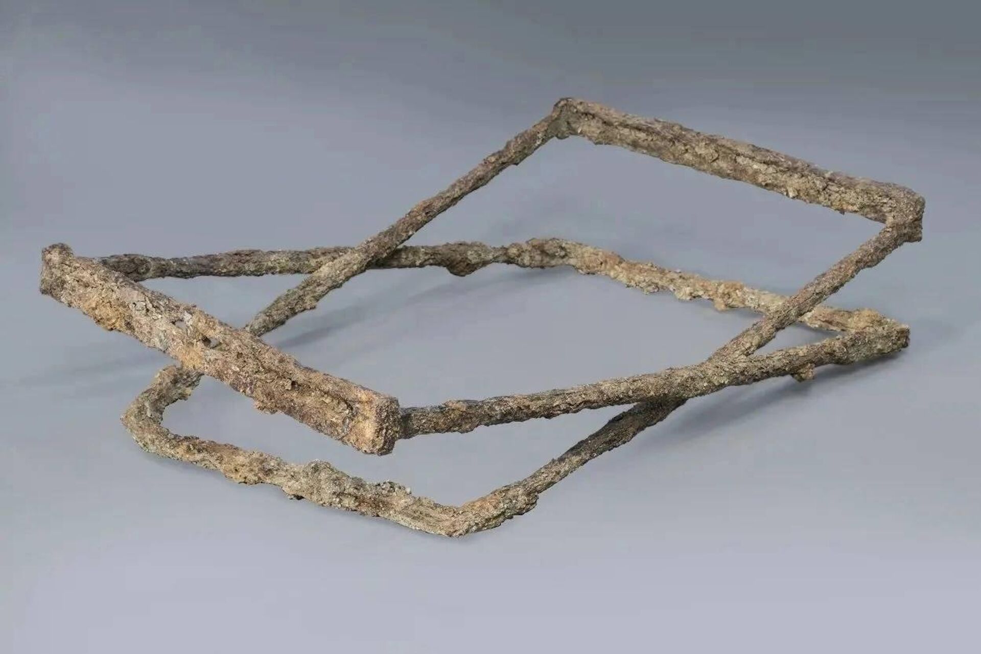 Na Alemanha é encontrada cadeira de ferro dobrável em um túmulo do século VII - Sputnik Brasil, 1920, 13.10.2023