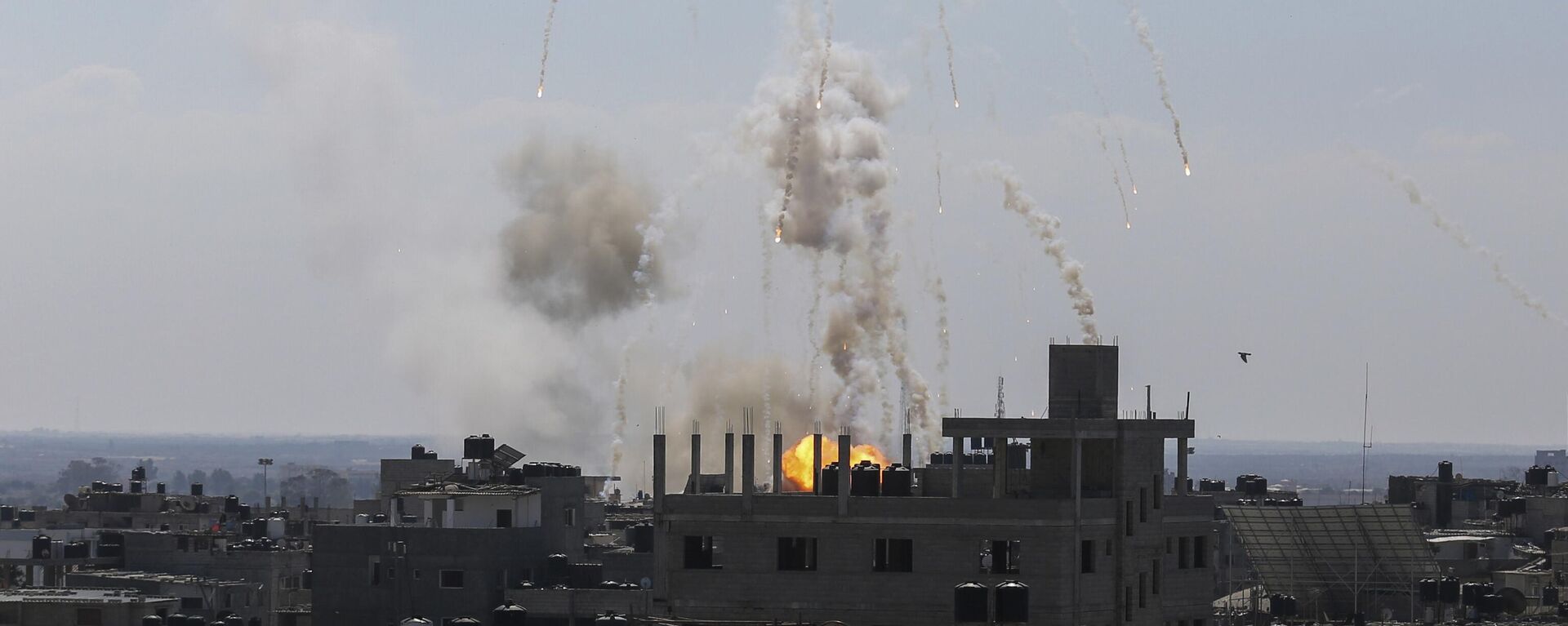Forças de Defesa de Israel (FDI) fazem ataque aéreo em Rafah, na Faixa de Gaza, na tarde de 13 de outubro de 2023 - Sputnik Brasil, 1920, 26.10.2023