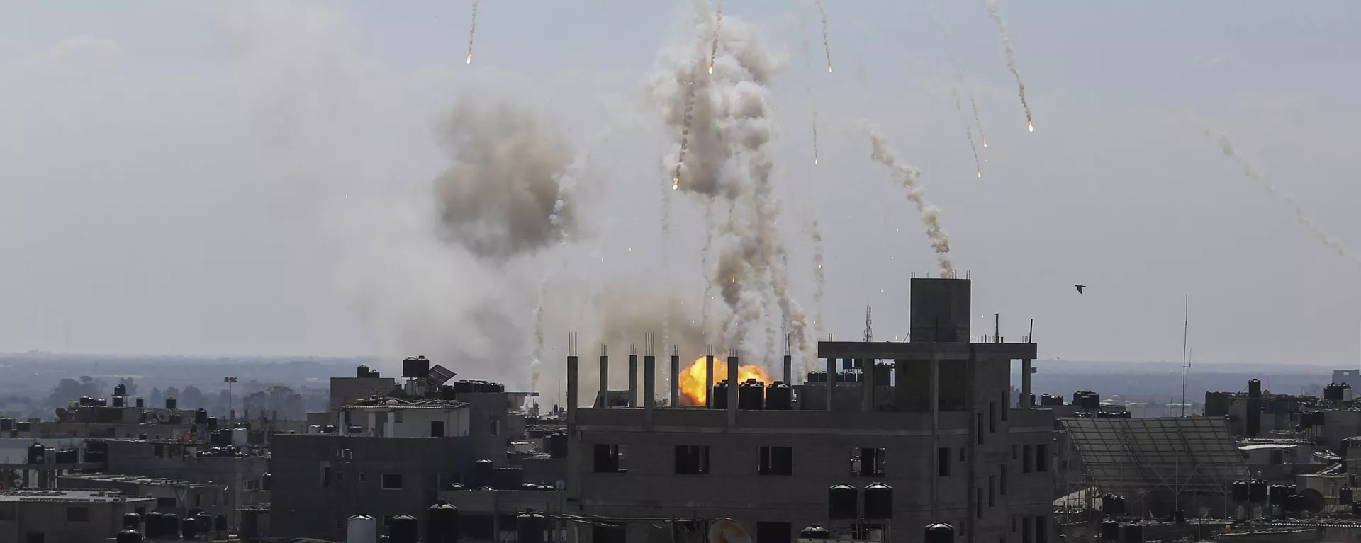 Forças de Defesa de Israel (FDI) fazem ataque aéreo em Rafah, na Faixa de Gaza, na tarde de 13 de outubro de 2023 - Sputnik Brasil, 1920, 13.12.2023