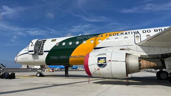 Avião presidencial já no aeroporto de Roma, à espera de autorização para o resgate de brasileiros em Gaza, em 13 de outubro de 2023 - Sputnik Brasil