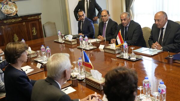 Ministro das Relações Exteriores egípcio, Sameh Shoukry, se reúne com delegação francesa no Cairo, Egito, 16 de outubro de 2023 - Sputnik Brasil