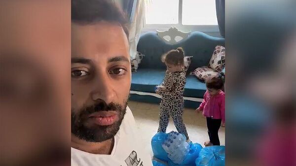 Hasan Rabee, de 30 anos, palestino naturalizado brasileiro, enquanto estava hospedado em uma casa em Khan Yunis. Faixa de Gaza, 17 de outubro de 2023 - Sputnik Brasil