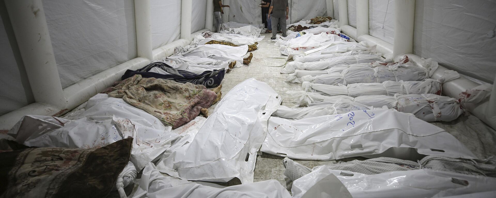 Corpos de pacientes mortos após bombardeio em hospital que deixou pelo menos 500 mortos. Faixa de Gaza, 17 de outubro de 2023 - Sputnik Brasil, 1920, 09.11.2023