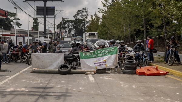 Bloqueio de estradas na Guatemala em paralisação Nacional pela Democracia - Sputnik Brasil