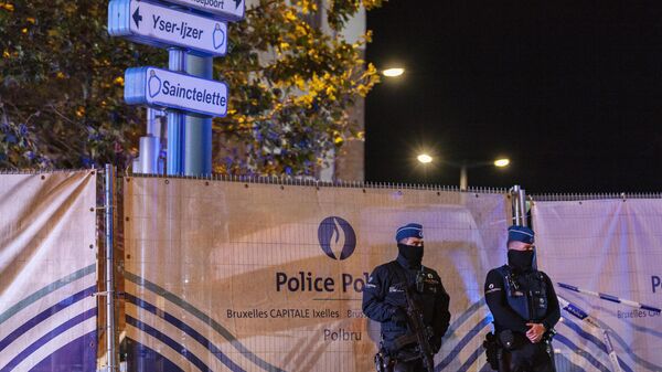 A polícia isola a área onde ocorreu o tiroteio no centro de Bruxelas, em 16 de outubro de 2023 - Sputnik Brasil