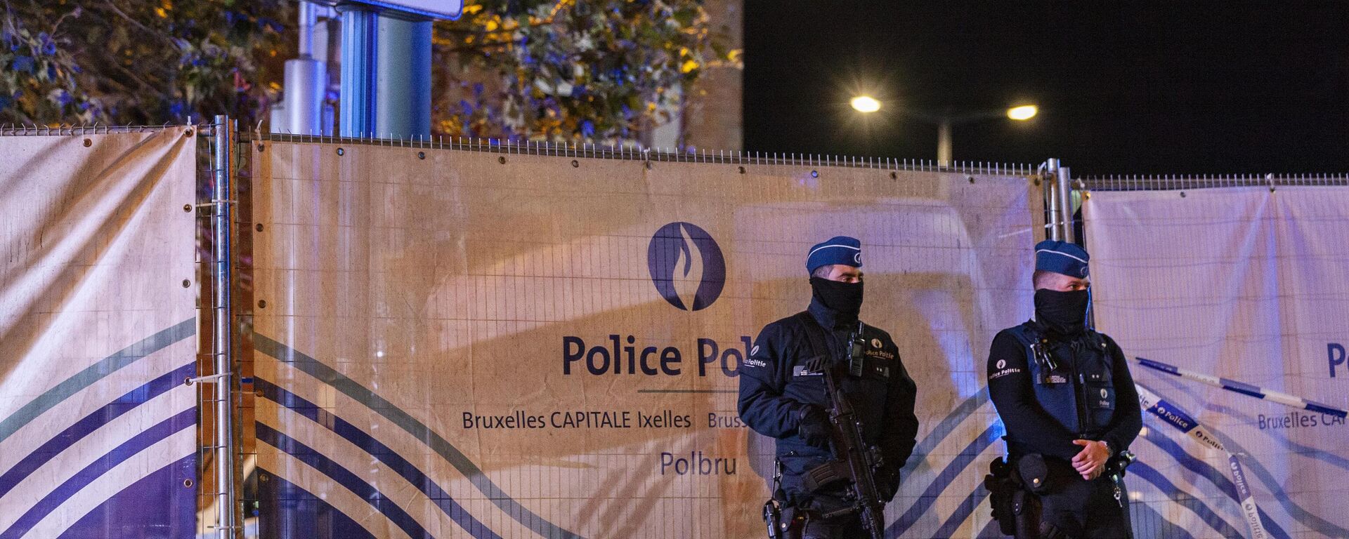 A polícia isola a área onde ocorreu o tiroteio no centro de Bruxelas, em 16 de outubro de 2023 - Sputnik Brasil, 1920, 17.10.2023