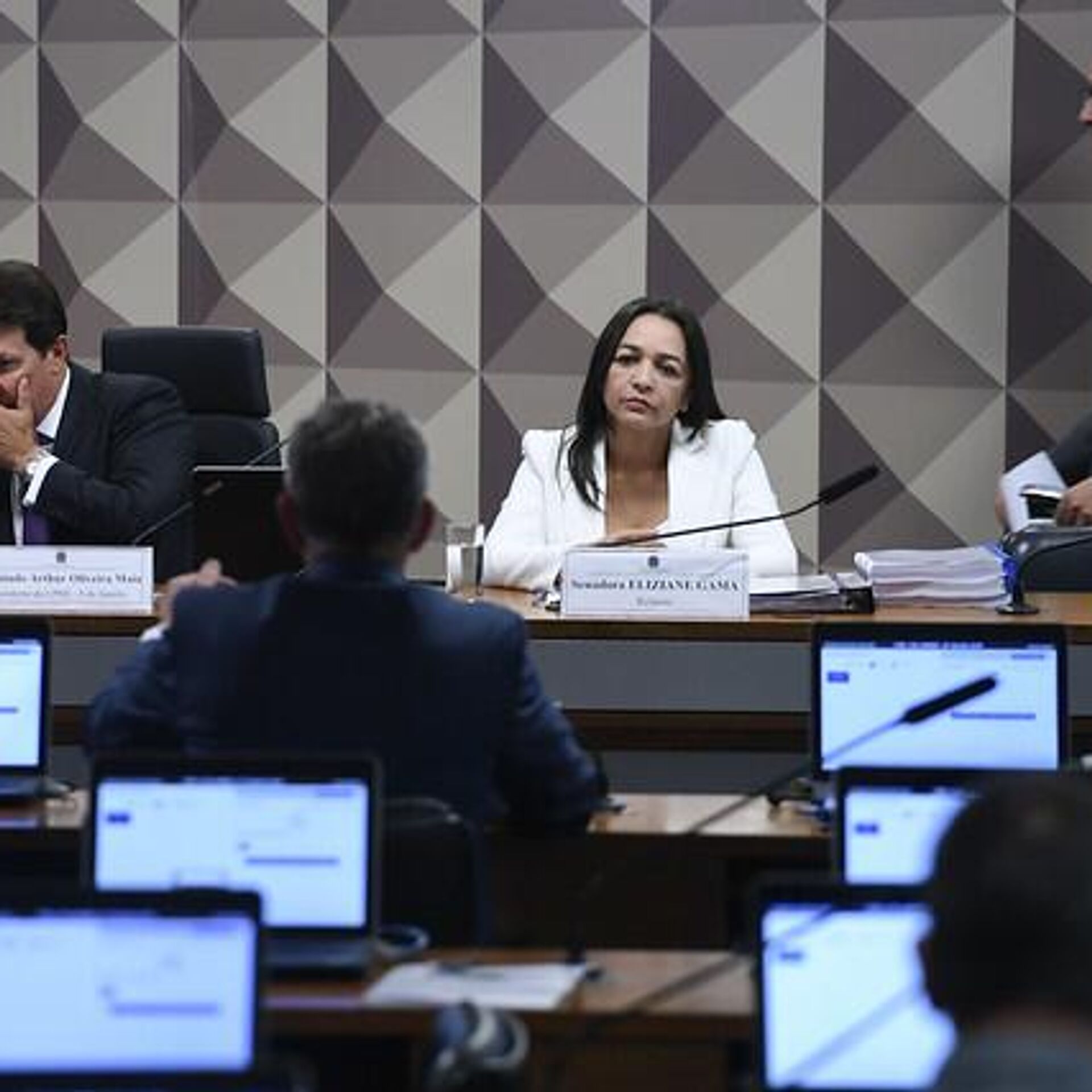 CPI do 8 de Janeiro: relatório propõe indiciamento de Bolsonaro