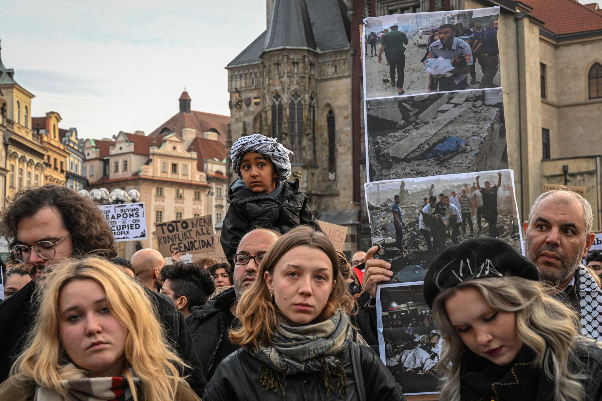 Manifestação em Praga pede o fim do conflito em Gaza, acusando Israel de genocídio contra o povo palestino. República Tcheca, 18 de outubro de 2023 - Sputnik Brasil, 1920, 19.10.2023