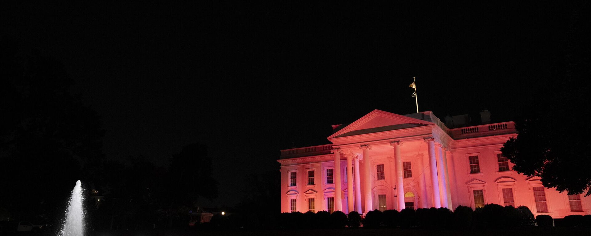 A Casa Branca está iluminada em rosa para o Mês de Conscientização sobre o Câncer de Mama, em 19 de outubro de 2023, em Washington - Sputnik Brasil, 1920, 19.10.2023
