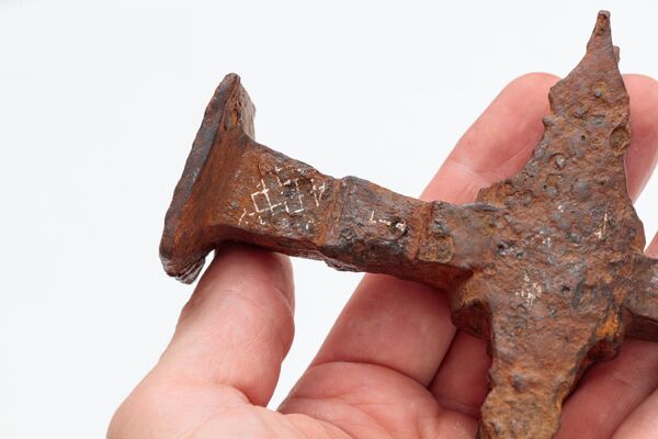 Bico de corvo de aço do final do século XVI – início do século XVII descoberto na região russa de Tula  - Sputnik Brasil