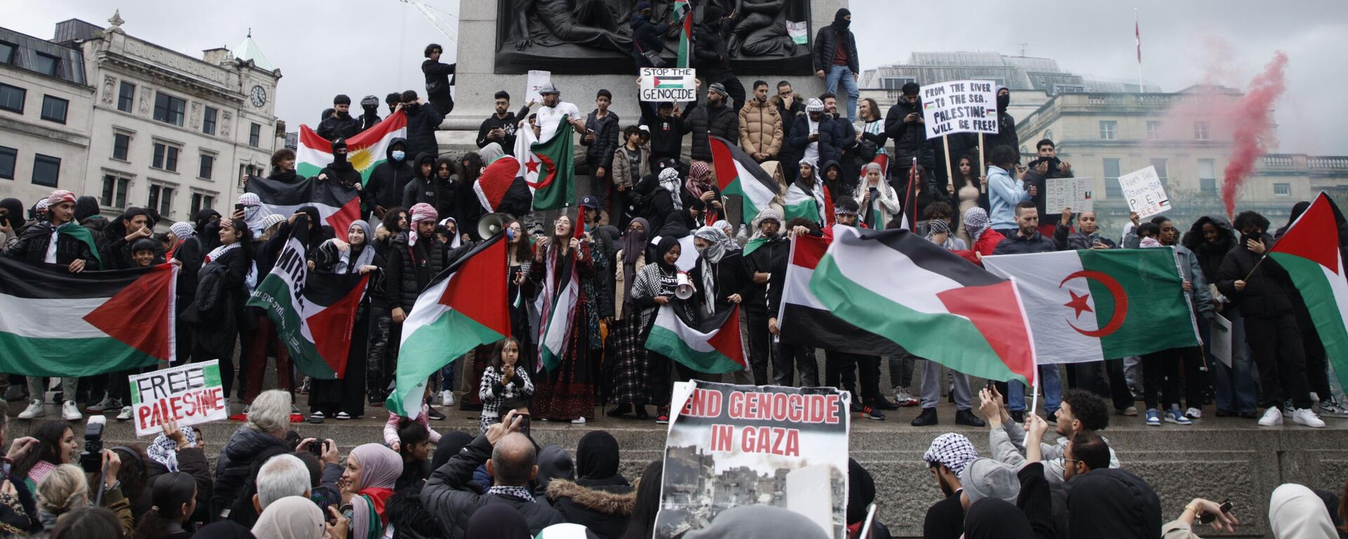 Protesto na Inglaterra reuniu milhares de apoiadores do povo palestino que pediam fim da guerra. Londres, 21 de outubro de 2023 - Sputnik Brasil, 1920, 30.10.2023