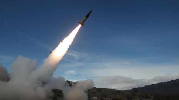 Soldados realizam testes de fogo real das primeiras versões do míssil de longo alcance ATACMS no Campo de Tiro White Sands, Carolina do Norte, EUA, 14 de dezembro de 2021 - Sputnik Brasil