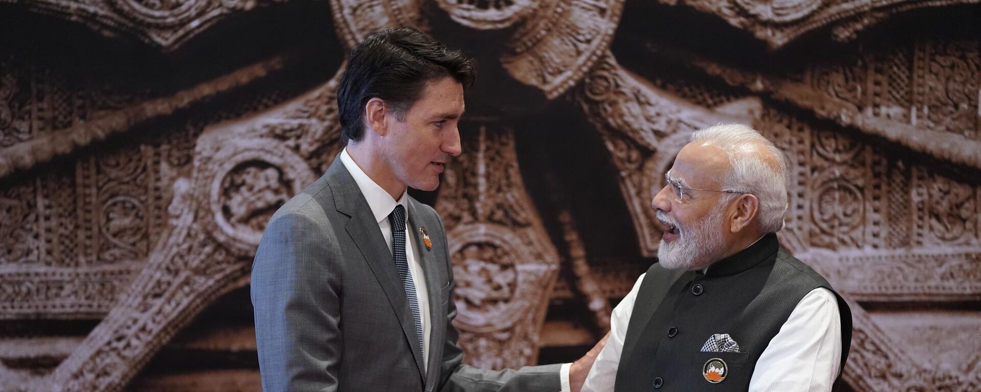 Ministro Narendra Modi dá as boas-vindas ao primeiro ministro do Canadá, Justin Trudeau, no G20, 9 de setembro de 2023 - Sputnik Brasil, 1920, 25.10.2023