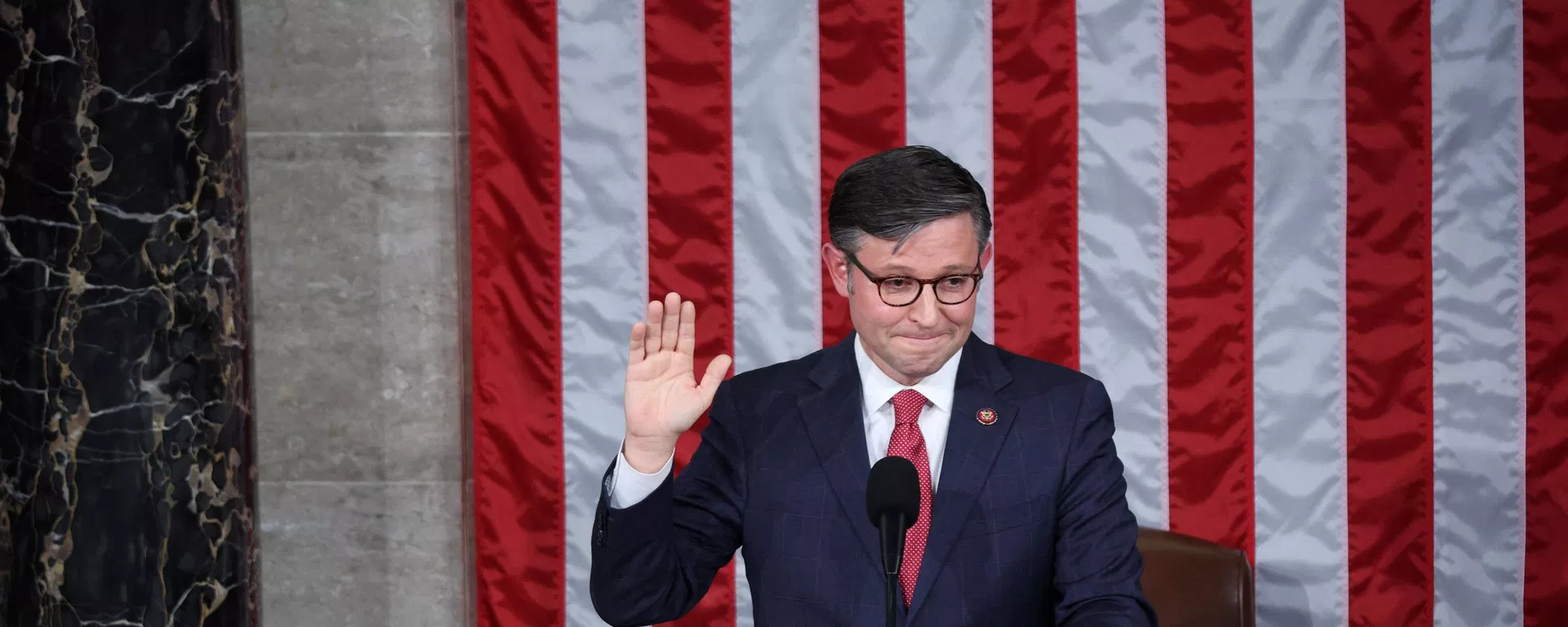 O recém-eleito presidente da Câmara dos EUA, Mike Johnson, toma posse no Capitólio dos EUA, em Washington, DC, em 25 de outubro de 2023 - Sputnik Brasil, 1920, 27.10.2023
