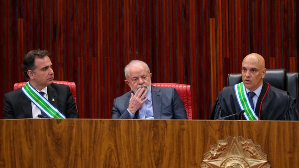 Da esquerda para a direita: o presidente do Senado, Rodrigo Pacheco (PSD-MG), o presidente Luiz Inácio Lula da Silva e o ministro do Supremo Tribunal Federal (STF) Alexandre de Moraes - Sputnik Brasil