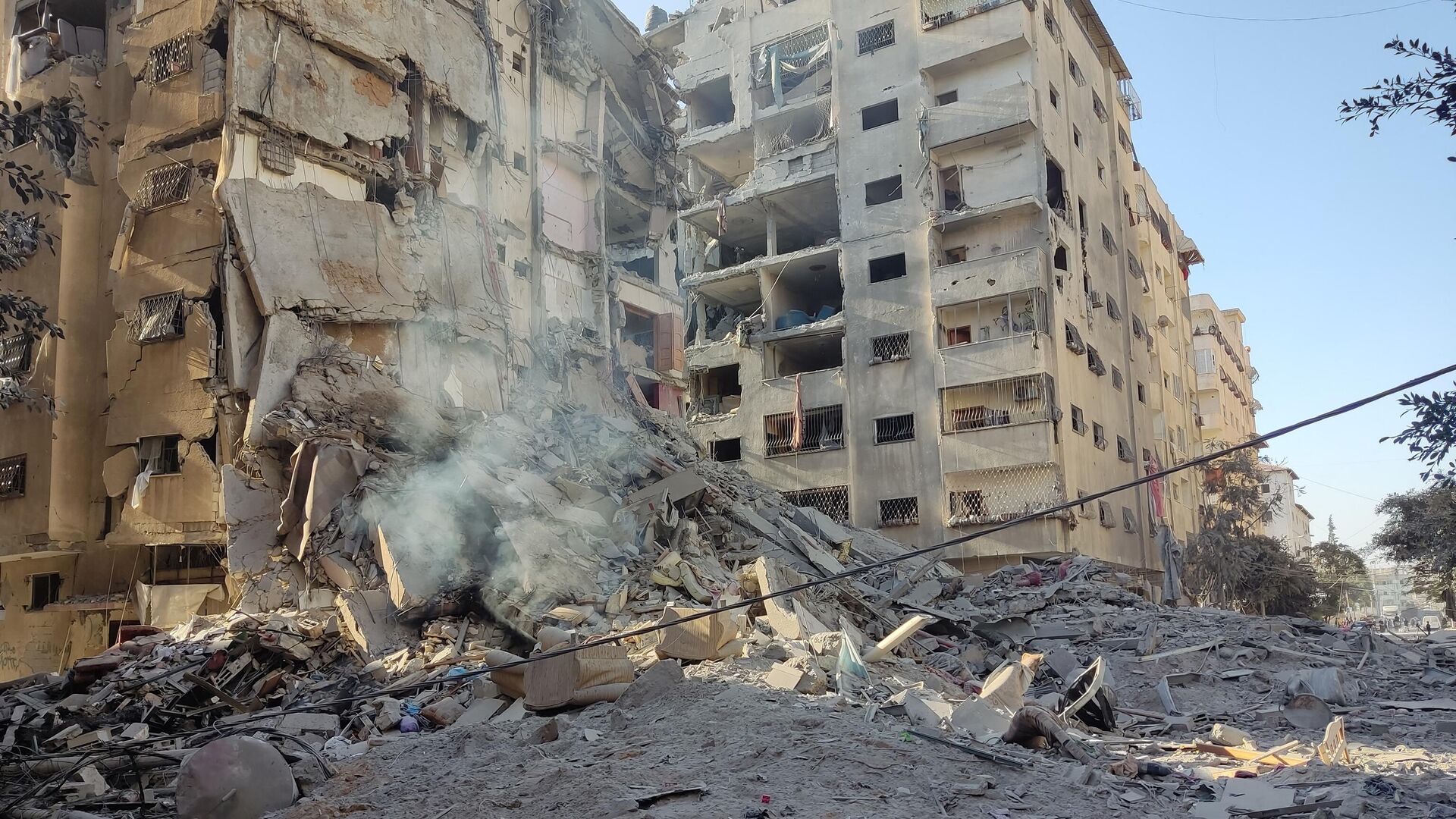 Edifícios destruídos no distrito de Tal al-Hawa, no oeste da cidade de Gaza, enquanto as batalhas entre Israel e o Hamas continuam pela quarta semana, 30 de outubro de 2023 - Sputnik Brasil, 1920, 31.10.2023