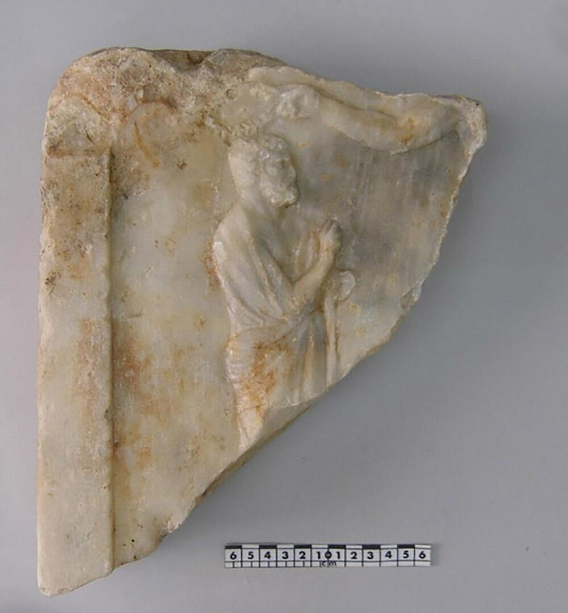 Parte de uma coluna de mosaico de mármore que remonta ao século IV a.C.  - Sputnik Brasil, 1920, 31.10.2023