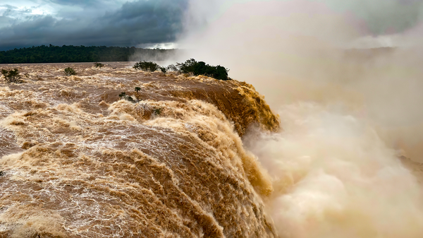 Chuvas no Paraná fizeram Cataratas do Iguaçu atingirem níveis históricos. Foz do Iguaçu, 30 de outubro de 2023 - Sputnik Brasil