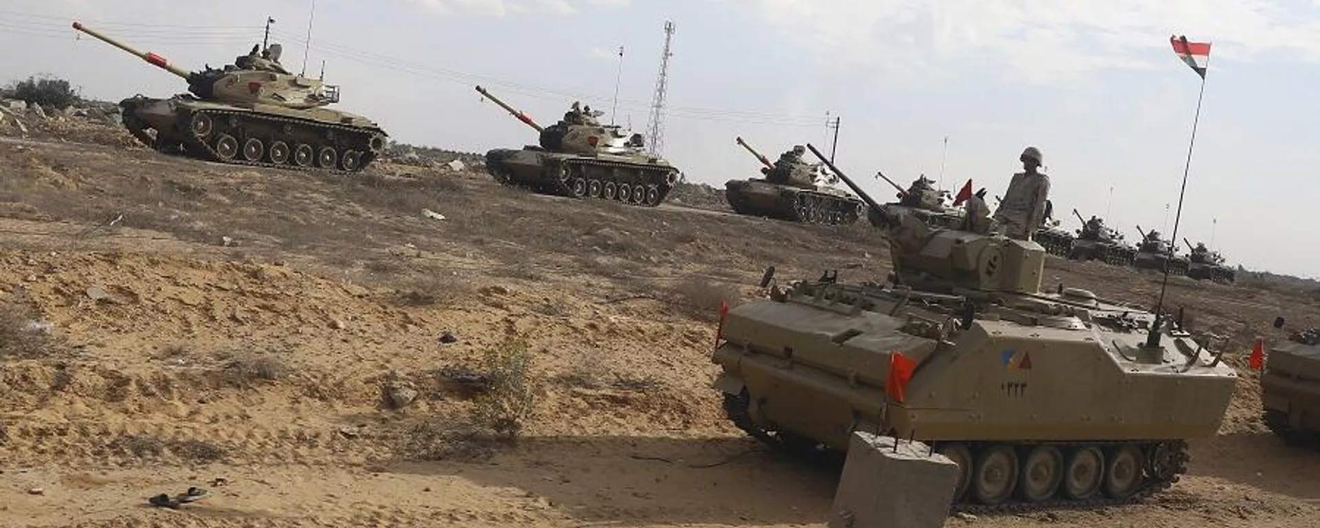 Exército do Egito posiciona tanques próximo à fronteira com a Faixa de Gaza. Rafah, 31 de outubro de 2023 - Sputnik Brasil, 1920, 07.11.2023
