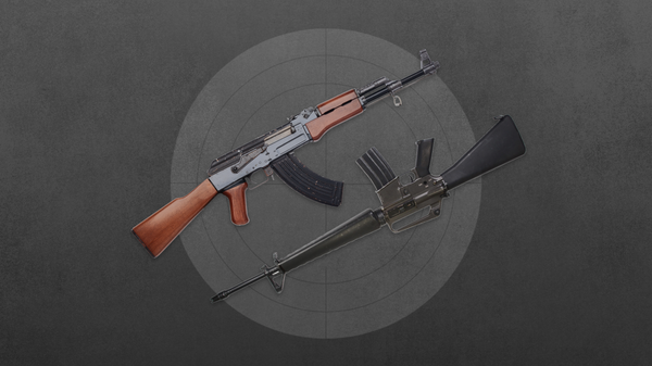 AK-47 vs. M16: qual fuzil de assalto domina o mundo - Sputnik Brasil